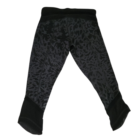 LULULEMON Just Breathe Crop leggings Animal Swirl Deep Coal Light / Black size 6 - Picture 8 of 14